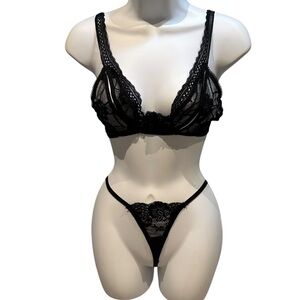Mapale Bladk Lace 2 apiece Lace Set Bralette Thong Size Small / Medium NWT